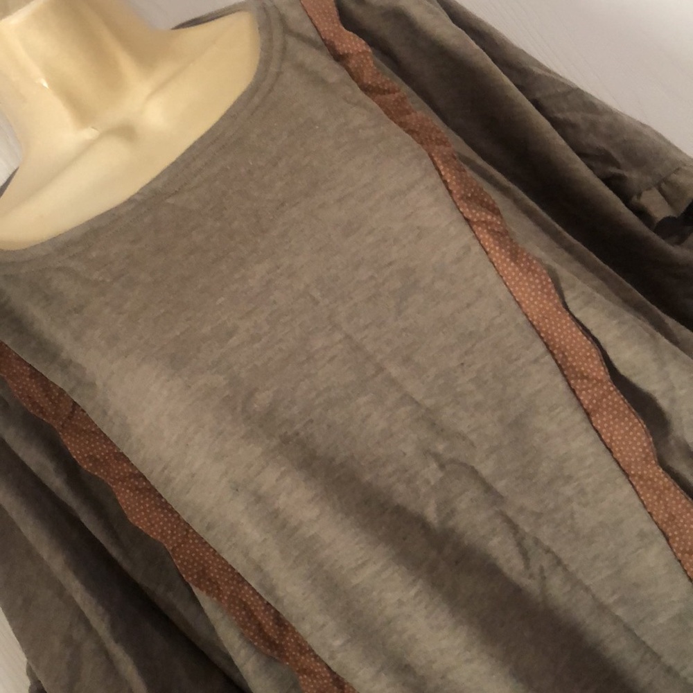Woman’s fall feminine cousin earl ruffle blouse - Picture 8 of 12